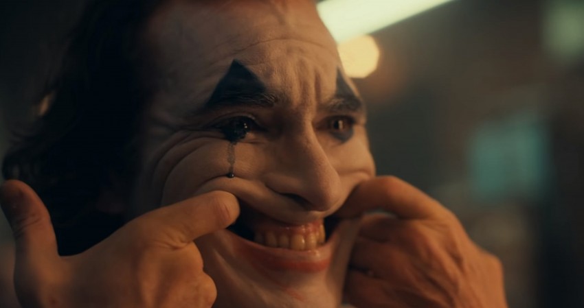 Ultra HD Joker Fingers Mouth Smile Wallpaper
