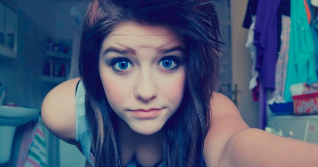 Blue Eyes Beautiful Teen Girl 4K Wallpaper