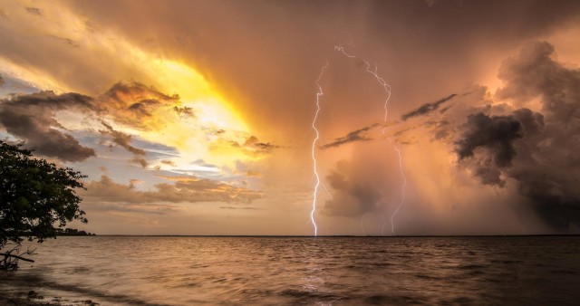 4K Storm Sea Nature Wallpaper
