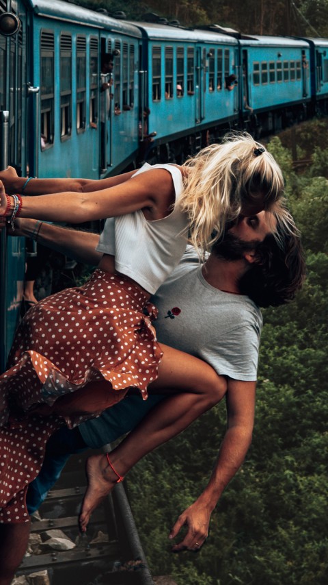 Couple Kissing Train 4k Mobile Wallpaper