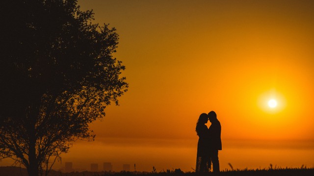 Couple Umber Silhouette 5K Background