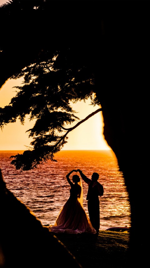 Married Couple Dancing 4k Mobile Wallpaper